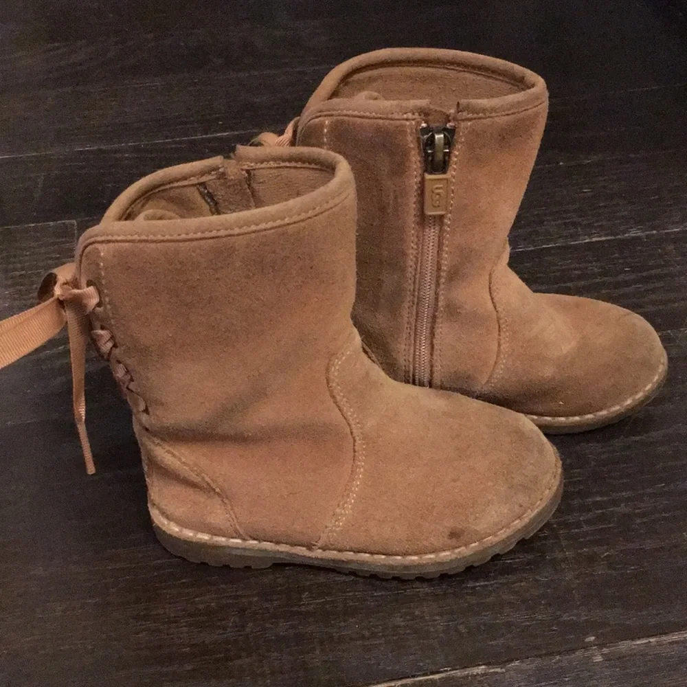 UGG toddler girl winter boots. Size- 7